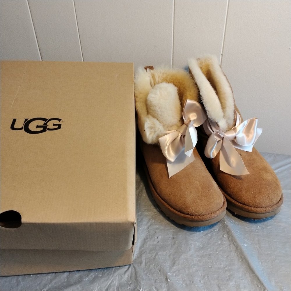Ugg Boots Size 10 Gita Bow Mini